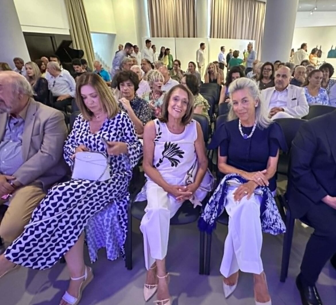 Κατάμεστη η αίθουσα του Νεστορίδειου για την παρουσίαση του νέου βιβλίου της Ελευθερίας Φτακλάκη