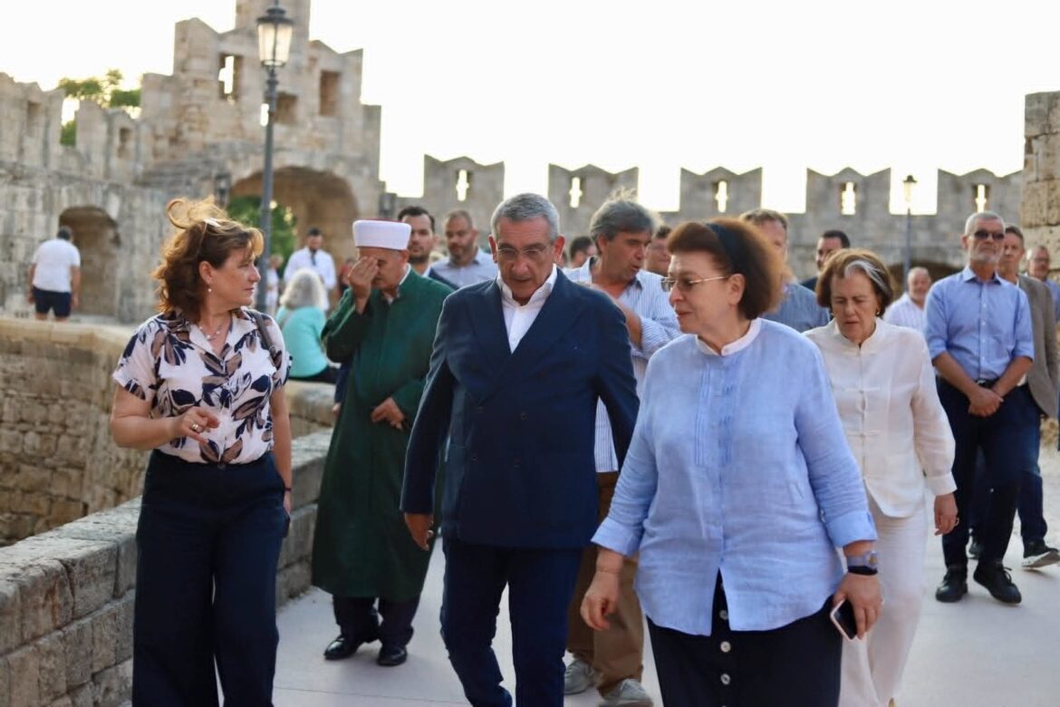 Γ. Χατζημάρκος: “Το μεγαλύτερο πλέγμα πολιτιστικών παρεμβάσεων στην ιστορία των νησιών μας φέρει τη σφραγίδα της Λίνας Μενδώνη”