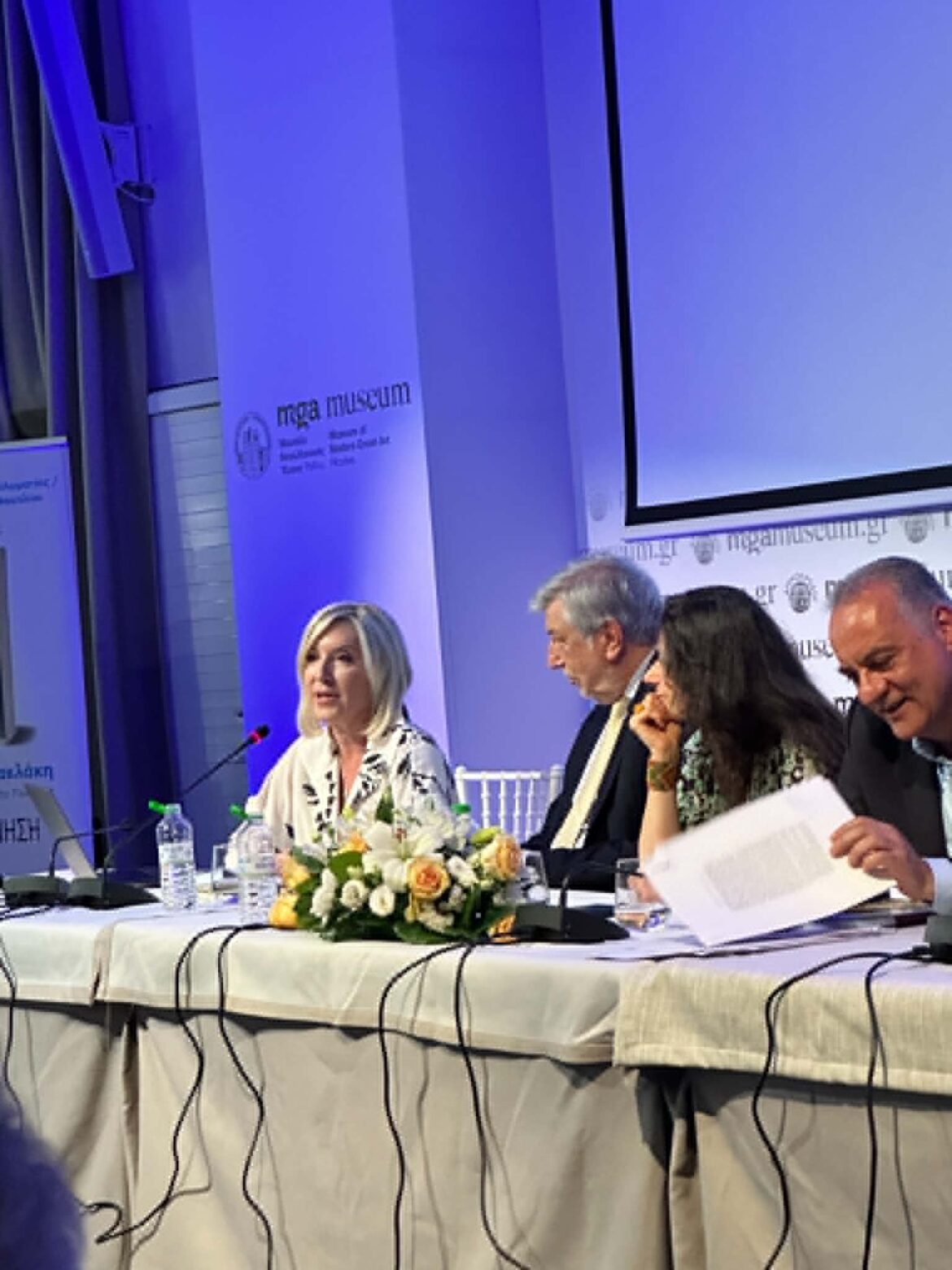 Κατάμεστη η αίθουσα του Νεστορίδειου για την παρουσίαση του νέου βιβλίου της Ελευθερίας Φτακλάκη