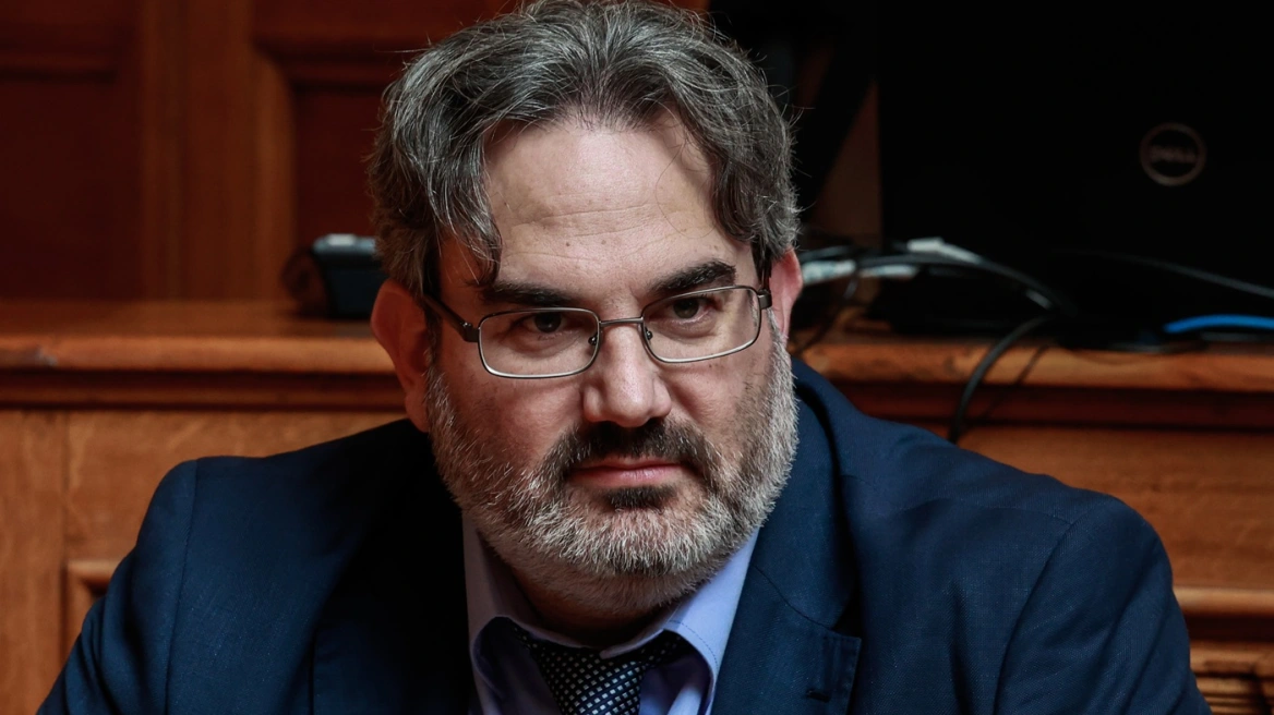 Παραιτήθηκε ο γγ του υπουργείου Περιβάλλοντος Ευθύμιος Μπακογιάννης: Συγγενείς του φέρεται να εμπλέκονται στο κύκλωμα με τις πολεοδομίες