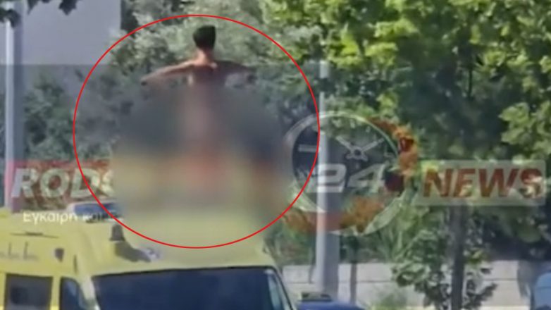 Απίστευτο σκηνικό στο Φαληράκι: Γυμνός τουρίστας ανέβηκε στην οροφή ασθενοφόρου του ΕΚΑΒ! (video)