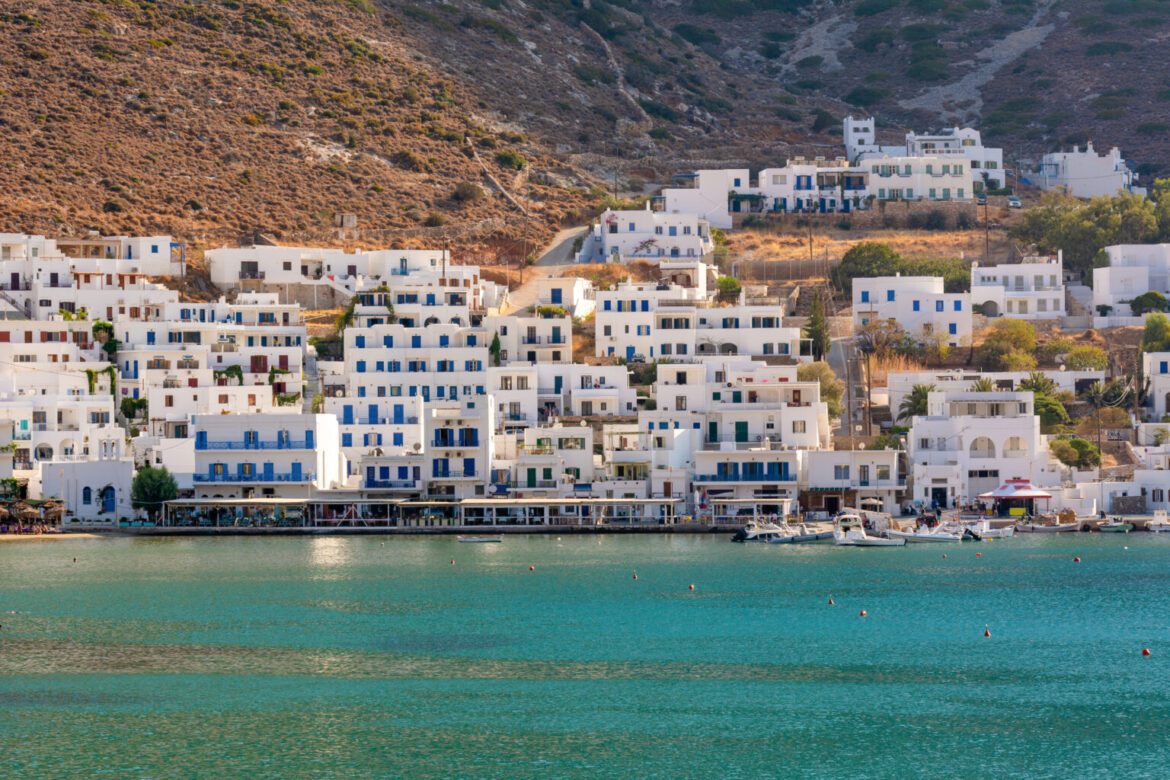 Το ελληνικό νησί μέσα στα “διαμάντια” της Ευρώπης – “Παραμυθένιο, ο χρόνος μοιάζει να έχει σταματήσει”