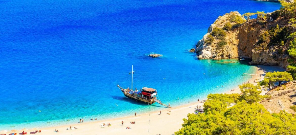 Το ΥΠΠΟ άναψε το πράσινο φως για νέες παραχωρήσεις αιγιαλού στα Δωδεκάνησα