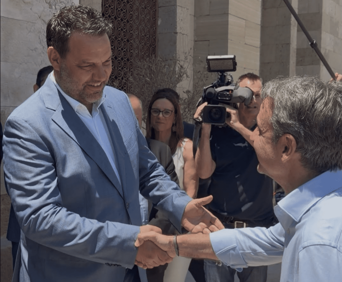 Θανάσης Μπαράκας: Από τις καταγγελίες στις φωτογραφίες. Ποια συγκεκριμένη κυβερνητική απόφαση απέσπασε ο Δήμαρχος για τη Ρόδο;