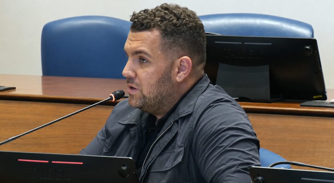 Να παρουσιαστούν στο Δημοτικό Συμβούλιο όλα τα έγγραφα που αφορούν τα drones, ζητά ο Τηλέμαχος Καμπούρης