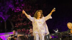 Η Γλυκερία μάγεψε το κοινό σε μια μοναδική μουσική βραδιά στο λιμάνι της Κω