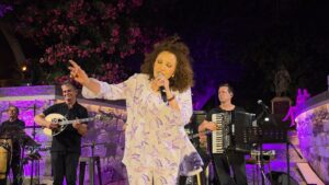 Η Γλυκερία μάγεψε το κοινό σε μια μοναδική μουσική βραδιά στο λιμάνι της Κω