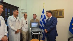 Σε εξέλιξη η τελετή παράδοσης ιατρικού εξοπλισμού στο Γενικό Νοσοκομείο Κω παρουσία του Άδωνι Γεωργιάδη