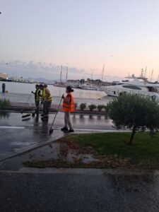Εκτεταμένος καθαρισμός και πλύση στην παραλιακή ζώνη της Κω