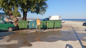 Παραλία Μαστιχαρίου Κω: Πλύσιμο και απολύμανση των κάδων απορριμμάτων
