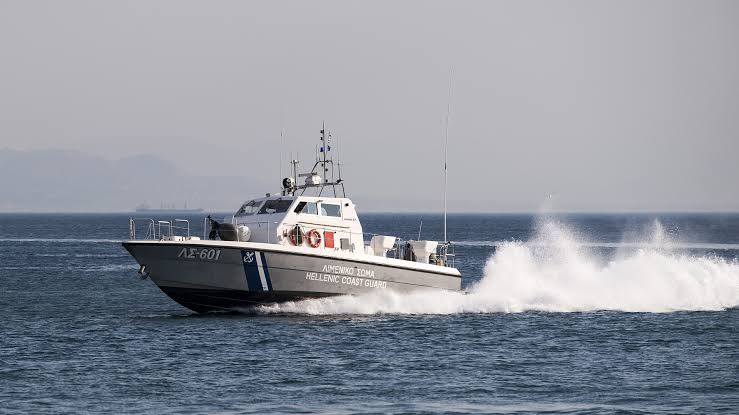 Κως: Συνελήφθησαν δύο Τούρκοι διακινητές μετά την προσάραξη ιστιοφόρου με 54 μετανάστες