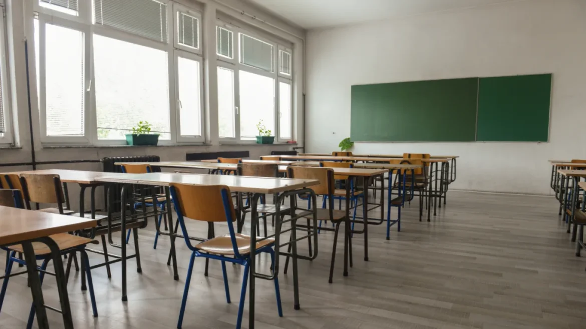 Ένας χρόνος Δημόσια Ωνάσεια Σχολεία, επεκτείνονται από 12 σε 20 μονάδες τον Σεπτέμβριο